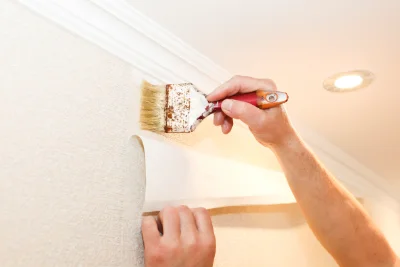 Pose de papier peint à Nades — revêtements muraux et toiles de verre